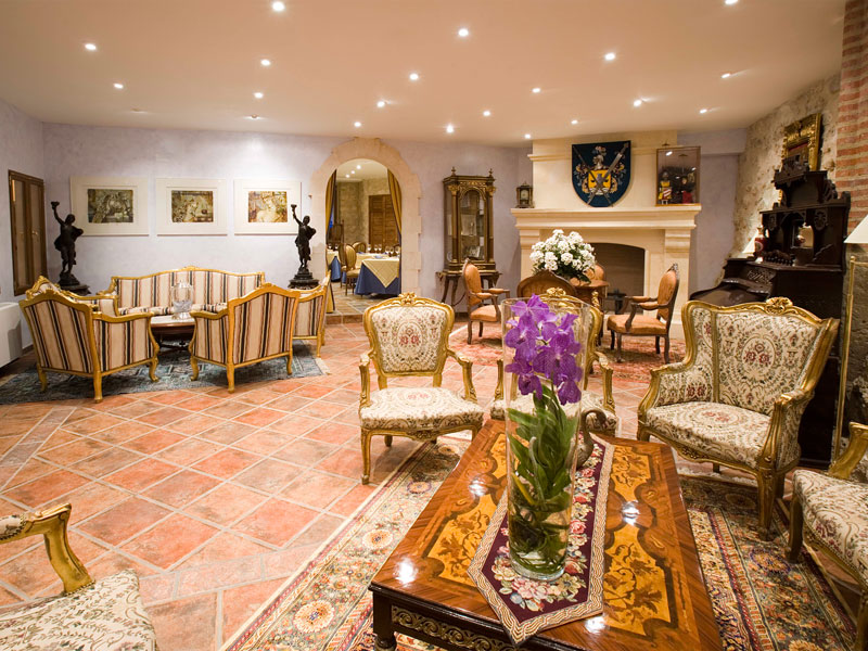 Salón del hotel Residencia Castillo de Curiel